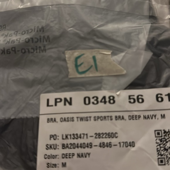 NWT, Fabletics Oasis Twist Medium Impact Sports Bra, Deep Navy, Medium - Picture 4 of 4